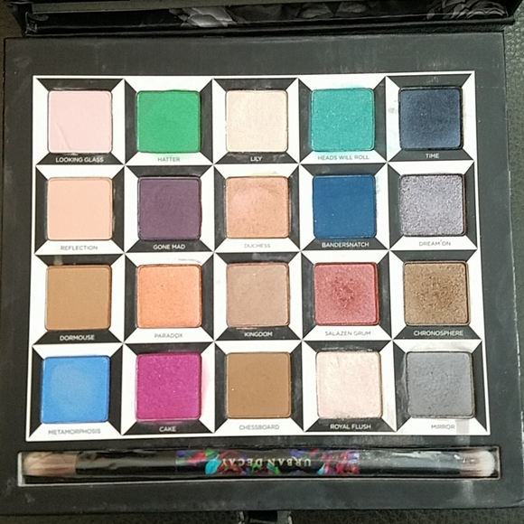 Limited Edition Alice Through the Looking Glass - Picture 4 of 7